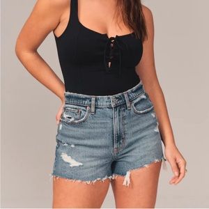 Abercrombie & Fitch Curve Love High Rise
Mom Shorts